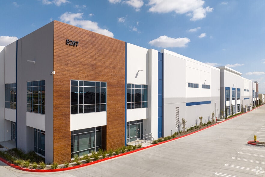 Primary Photo Of 5267 Sierra Ave, Fontana Distribution For Lease