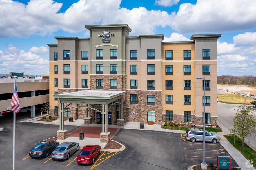 More Photos Of 11500 W Burleigh St, Wauwatosa Unknown For Lease