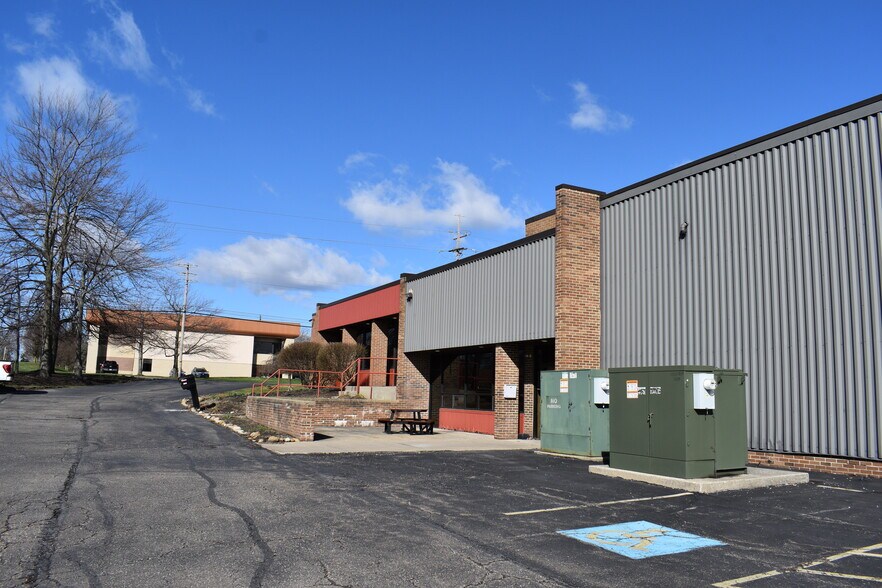 More Photos Of 1665 Enterprise Pky, Twinsburg Manufacturing For Lease