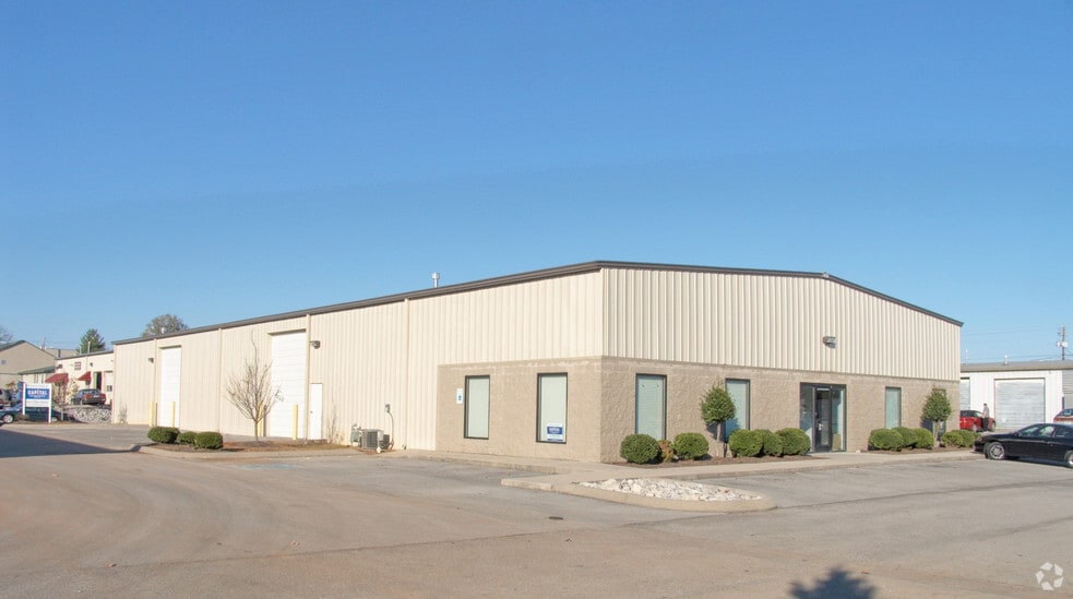 More Photos Of 130 Perimeter Park Rd, Knoxville Light Manufacturing For Lease