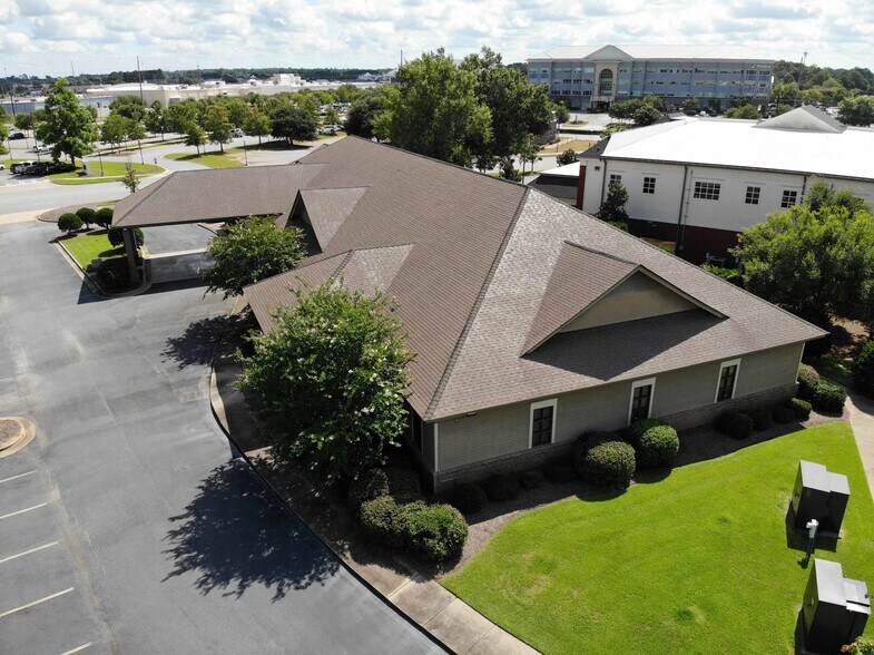 More Photos Of 2810 Meredyth Dr, Albany Medical For Lease