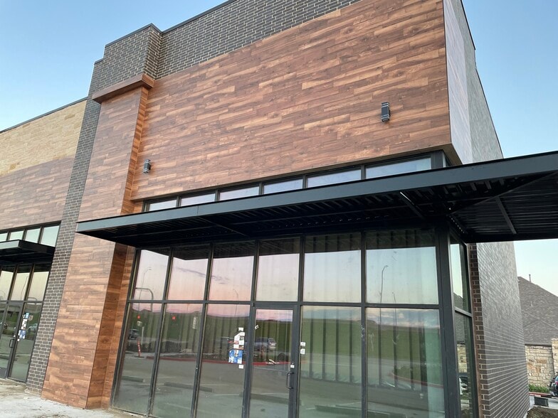 More Photos Of 2826 State 121 Hwy, Lewisville Storefront Retail Office For Lease