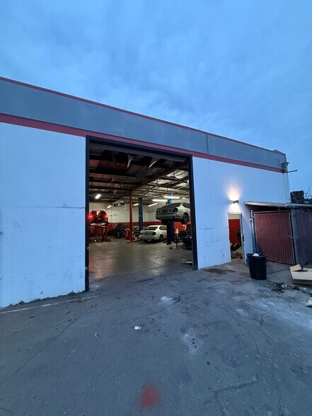 More Photos Of 2416 Whipple Rd, Hayward Auto Dealership For Lease