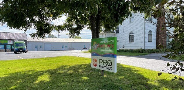 Primary Photo Of 8826 New Hampshire Ave, Affton Manufacturing For Sale