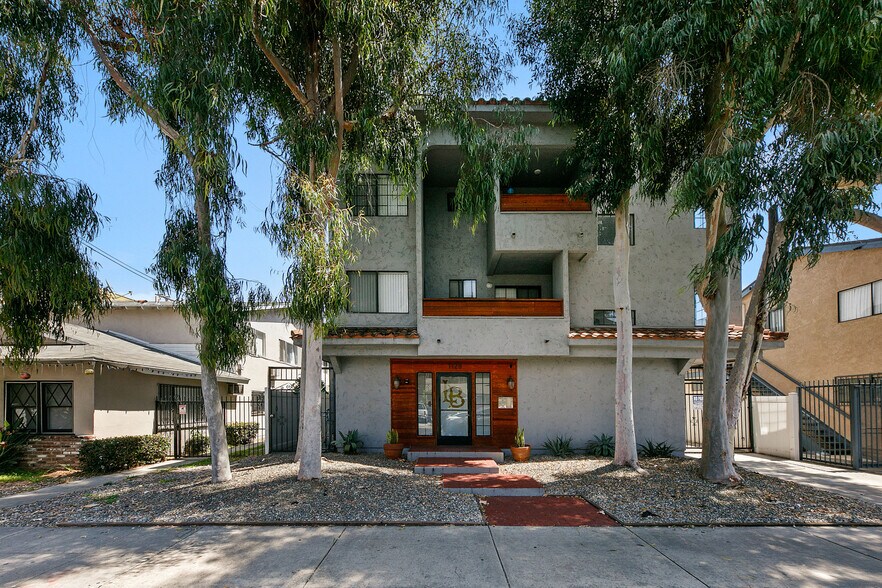 More Photos Of , Long Beach Multifamily For Sale