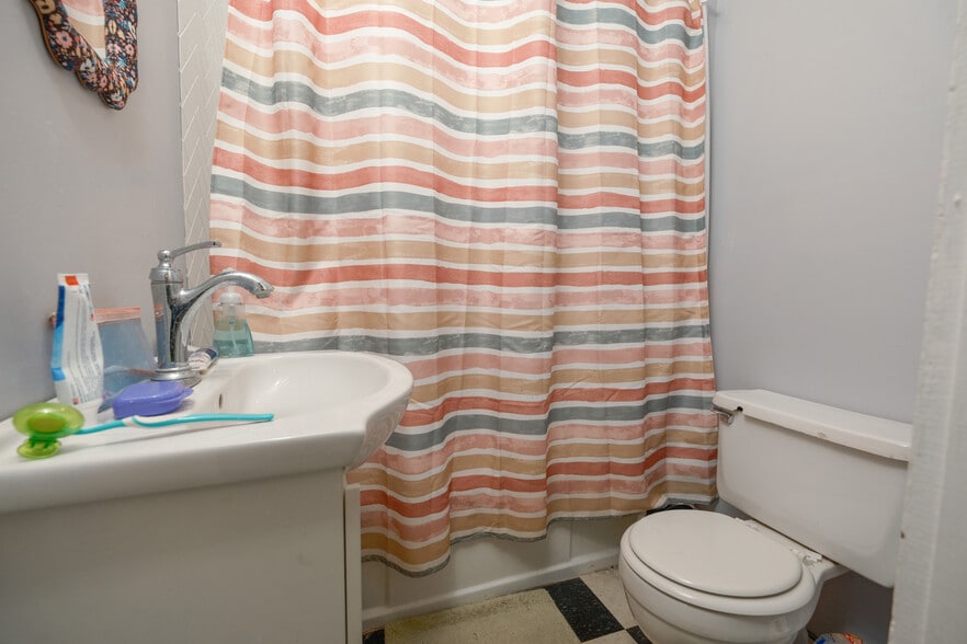 More Photos Of 312 Woodland St, Martin Multifamily For Sale