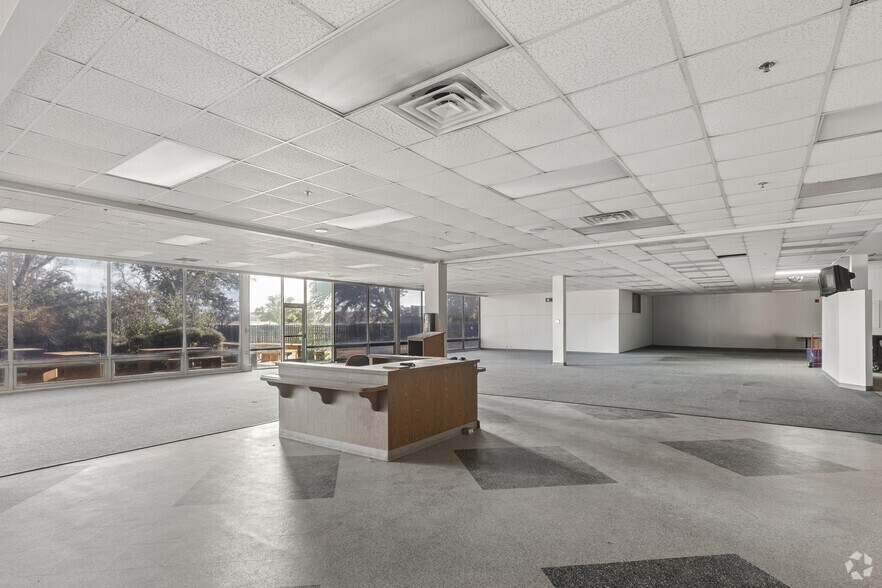 More Photos Of 2701 S Johnson St, San Angelo Industrial For Sale