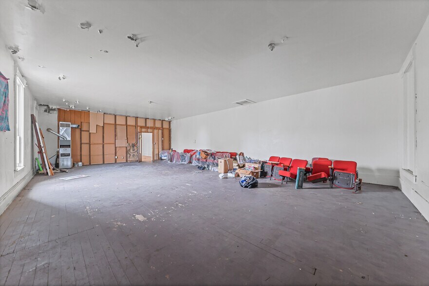 More Photos Of 361 E Main St, Alliance Storefront Retail Office For Sale