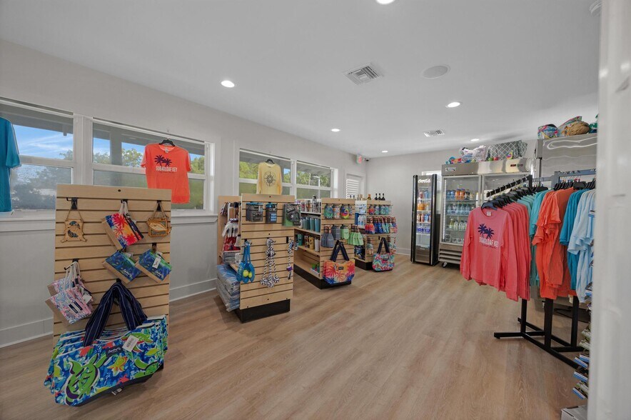 More Photos Of 19950-19980 Overseas Hwy, Sugarloaf Key Office For Sale