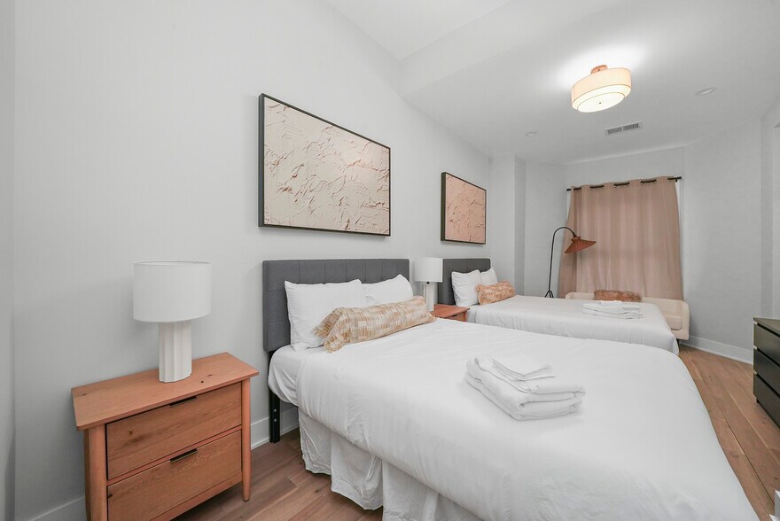 More Photos Of 64 E Cedar St, Chicago Apartments For Sale