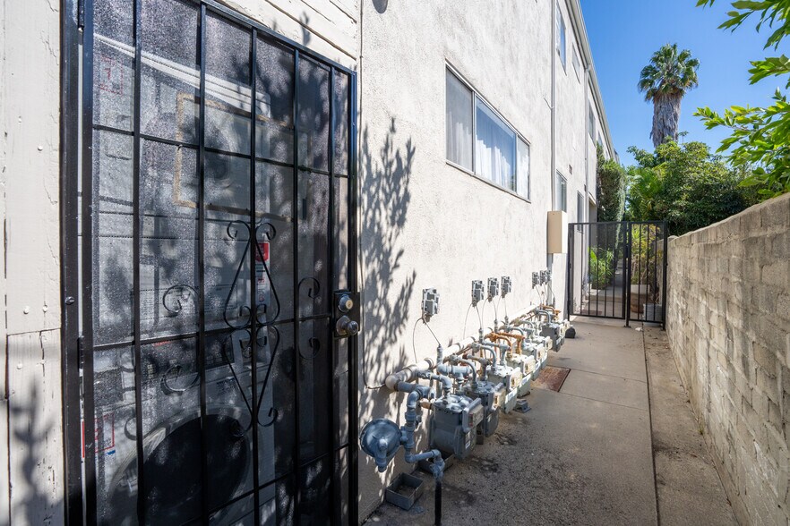 More Photos Of 1434 Berkeley St, Santa Monica Apartments For Sale