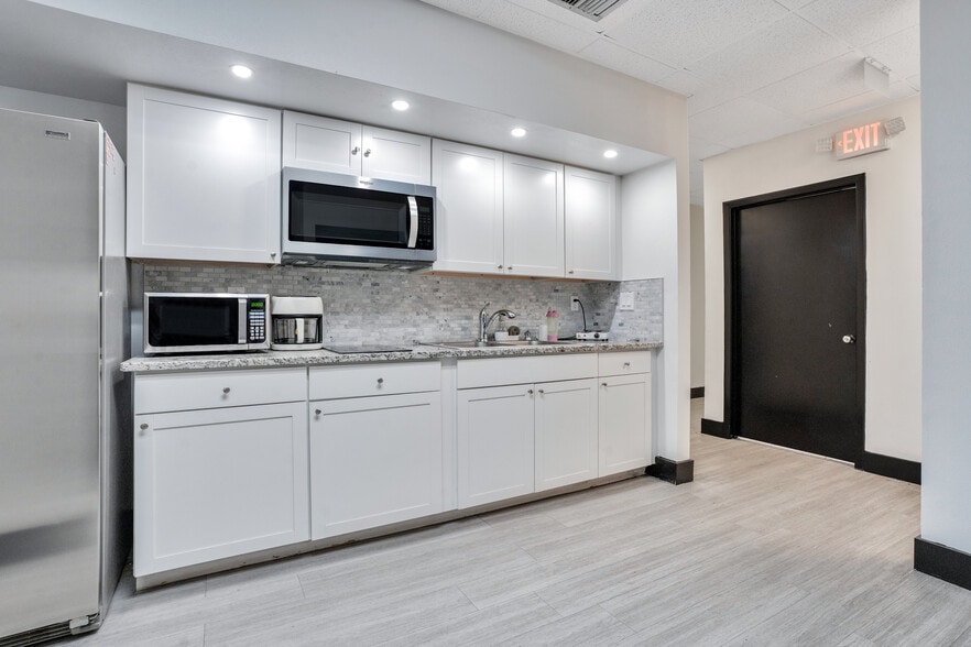 More Photos Of 120 W Carroll St, Kissimmee Industrial For Sale