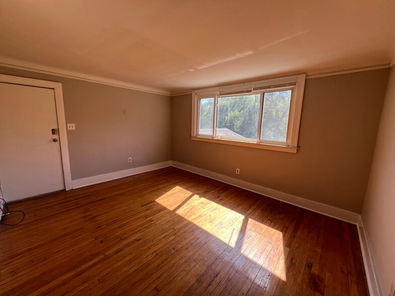 More Photos Of 12048 Meyers Rd, Detroit Multifamily For Sale