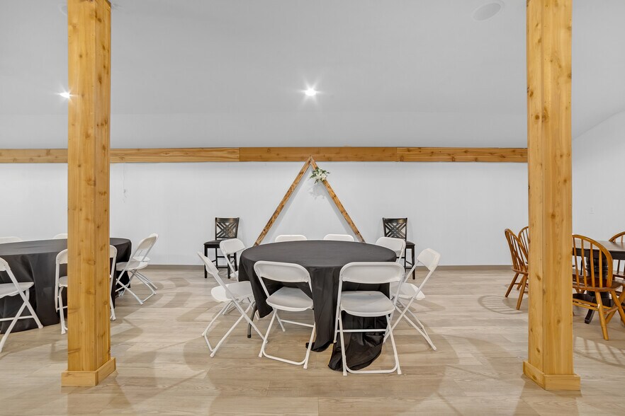 More Photos Of 446724 E 390 Rd, Langley Hotel For Sale