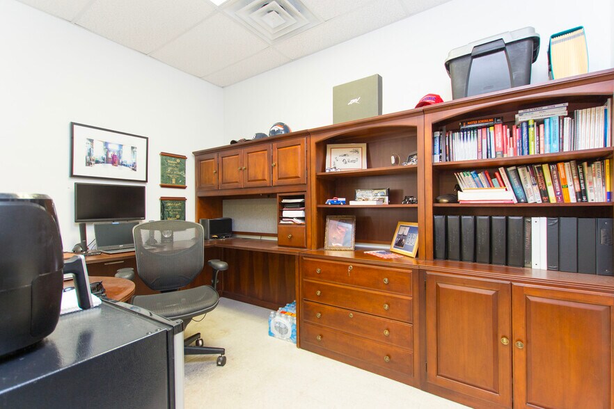 More Photos Of 4058 S Memorial Pky, Huntsville Warehouse For Sale