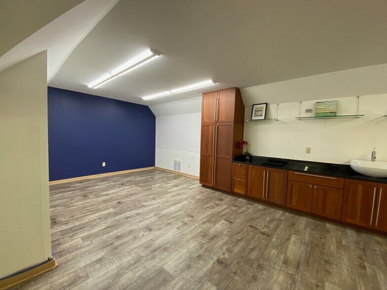 More Photos Of 841 S Cooper St, Memphis Office Residential For Lease