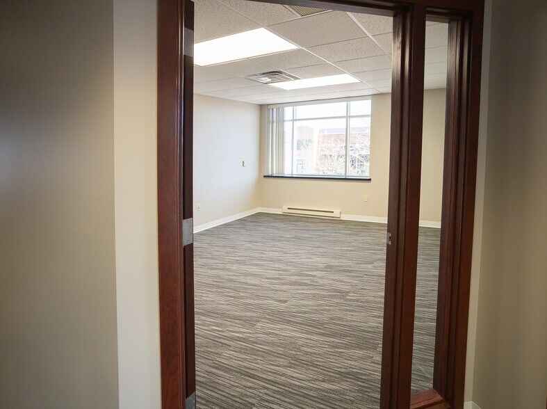 More Photos Of 19105 W Capitol Dr, Brookfield Medical For Lease