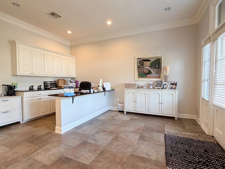 More Photos Of 10101 Siegen Ln, Baton Rouge Loft Creative Space For Lease