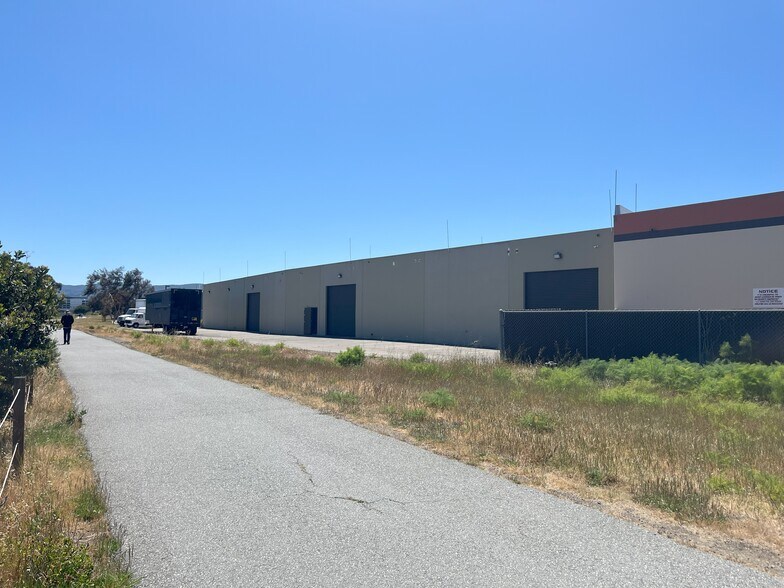 More Photos Of 300-332 Littlefield Ave, South San Francisco Showroom For Lease