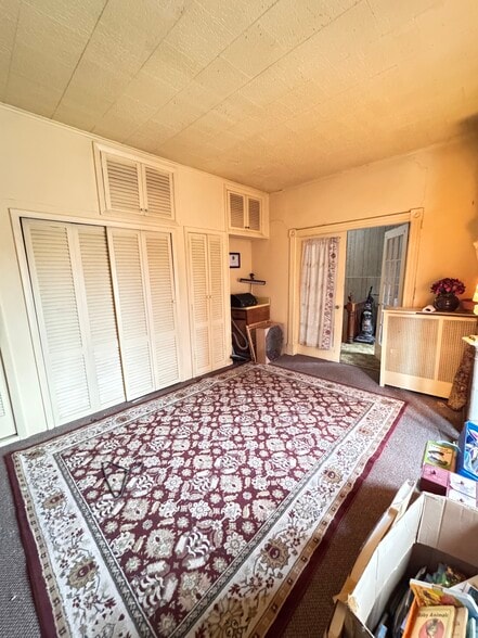 More Photos Of 572 2nd Ave, Troy Restaurant For Sale