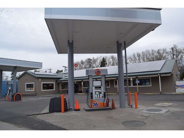 More Photos Of 457 E Main St, Athena Convenience Store For Sale