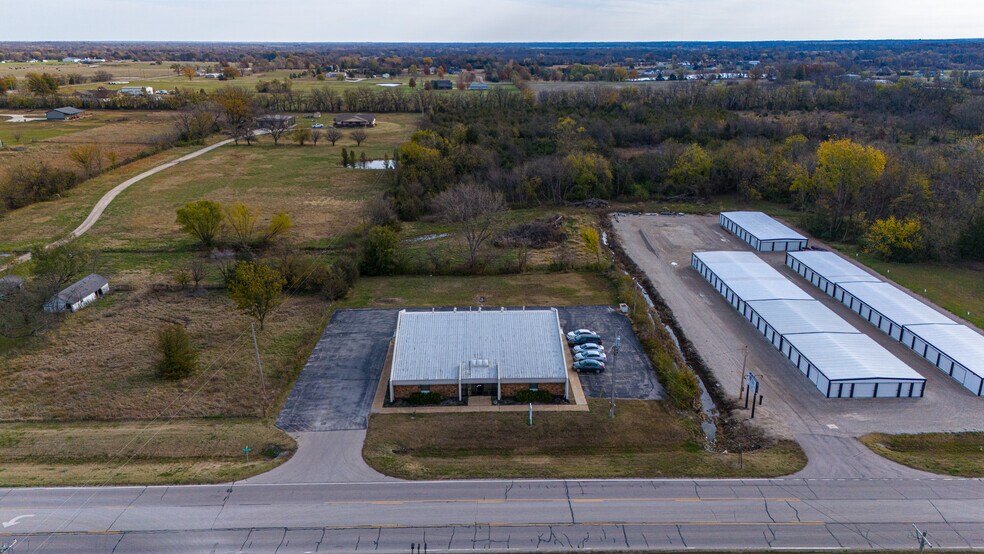 More Photos Of 3802 S Santa Fe Ave, Chanute Medical For Sale