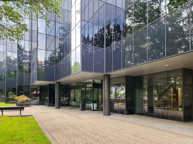 More Photos Of 16225 Park Ten Pl, Houston Coworking Space