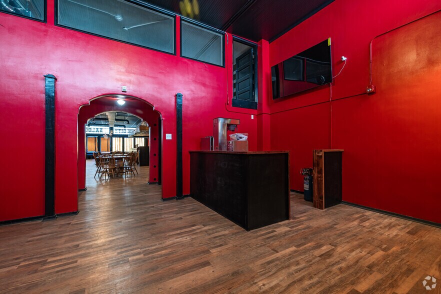 More Photos Of 1011 Front St, Evanston Restaurant For Lease