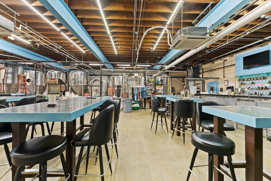 More Photos Of 237 W Main St, Williamsburg Restaurant For Sale