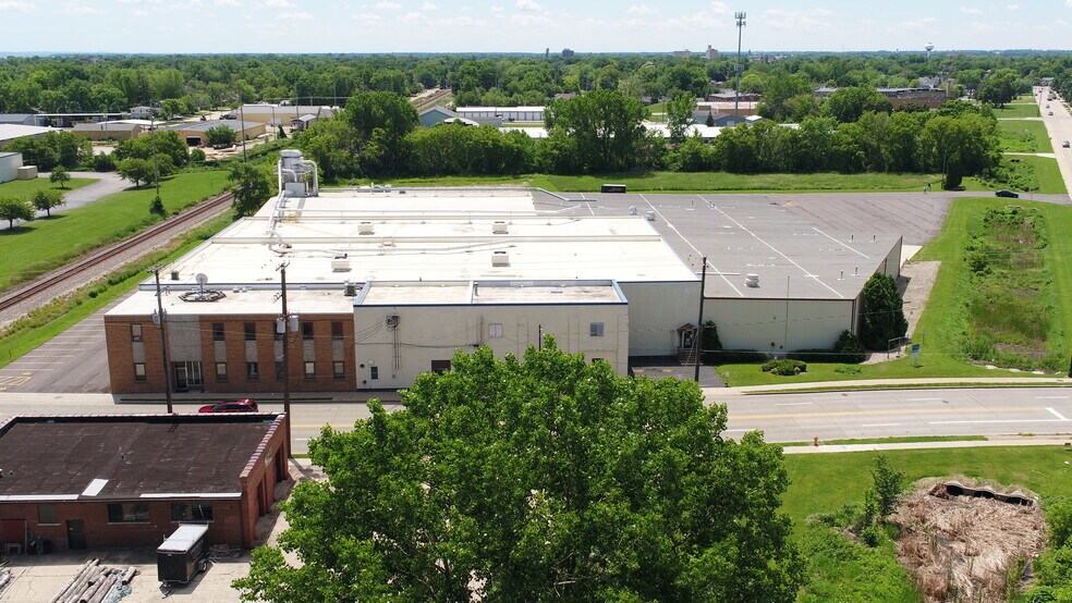 More Photos Of 413 E Murdock Ave, Oshkosh Industrial For Sale