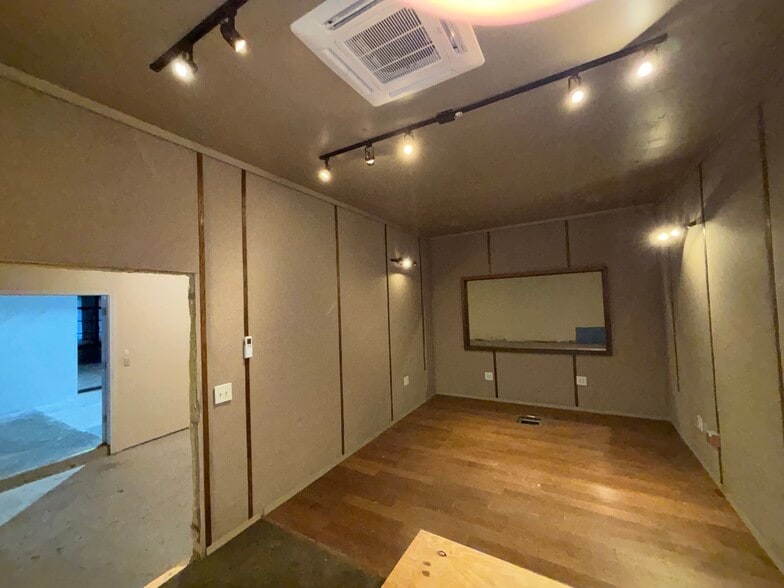 More Photos Of 209 N Main St, Tulsa Storefront For Lease