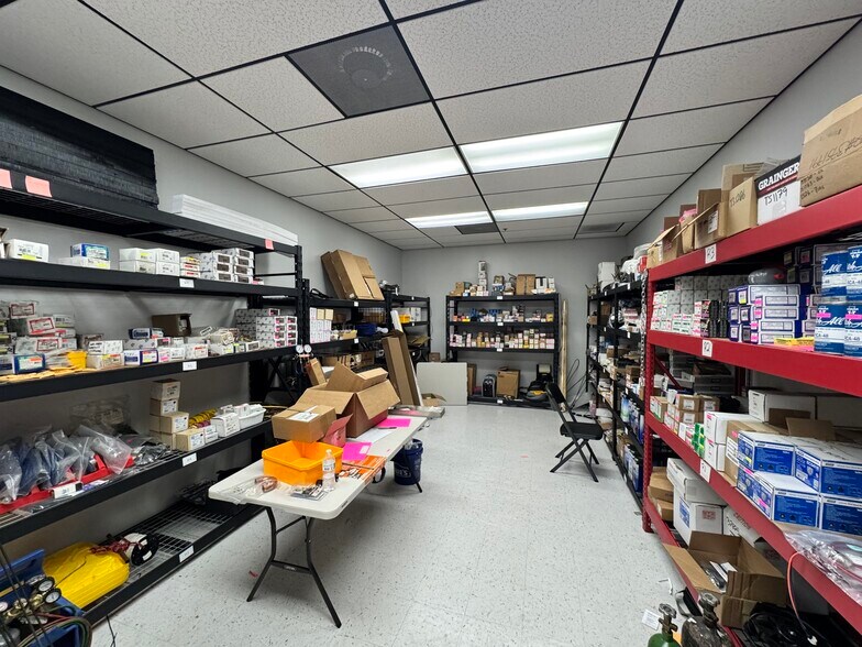 More Photos Of 700 Fentress Blvd, Daytona Beach Warehouse For Lease