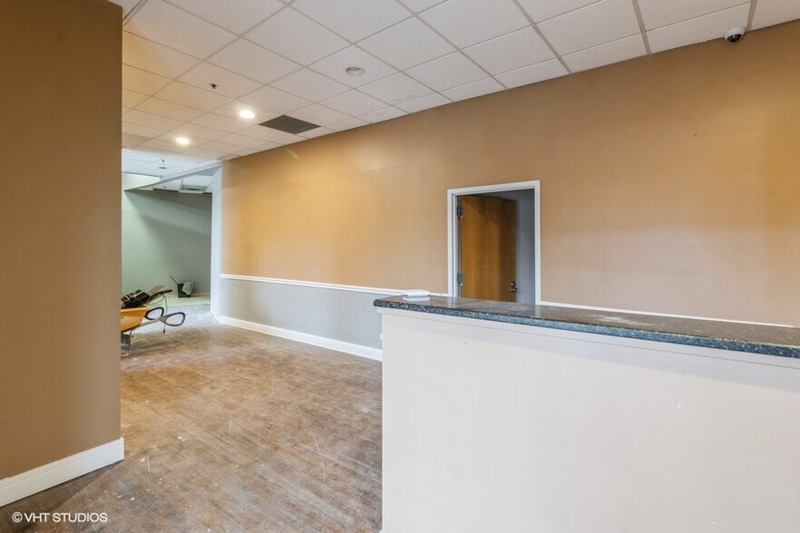 More Photos Of 1728-1734 W Algonquin Rd, Arlington Heights Medical For Lease