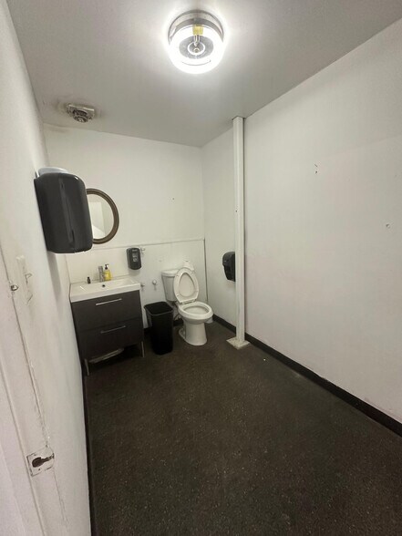 More Photos Of 3316-3328 S Main St, Los Angeles Warehouse For Lease