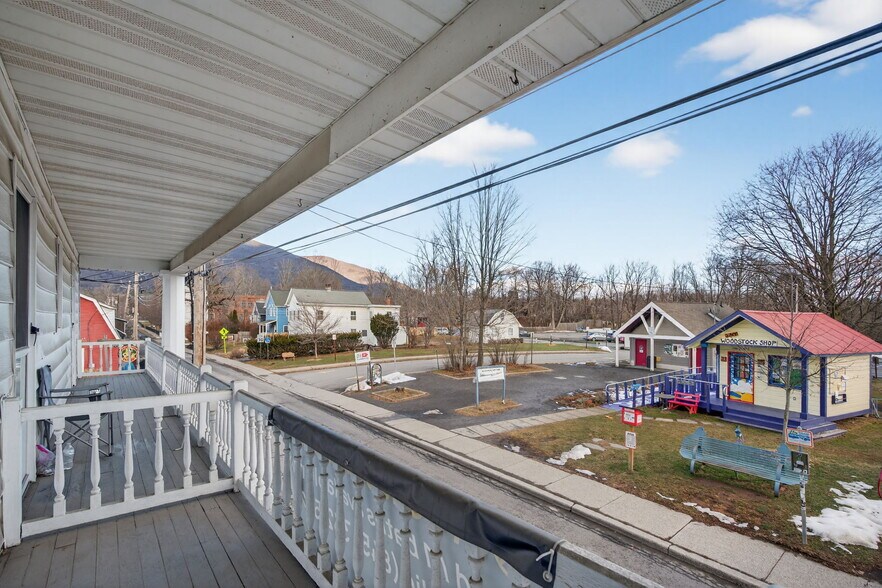 More Photos Of 5-9 Rock City Rd, Woodstock Storefront Retail Residential For Sale