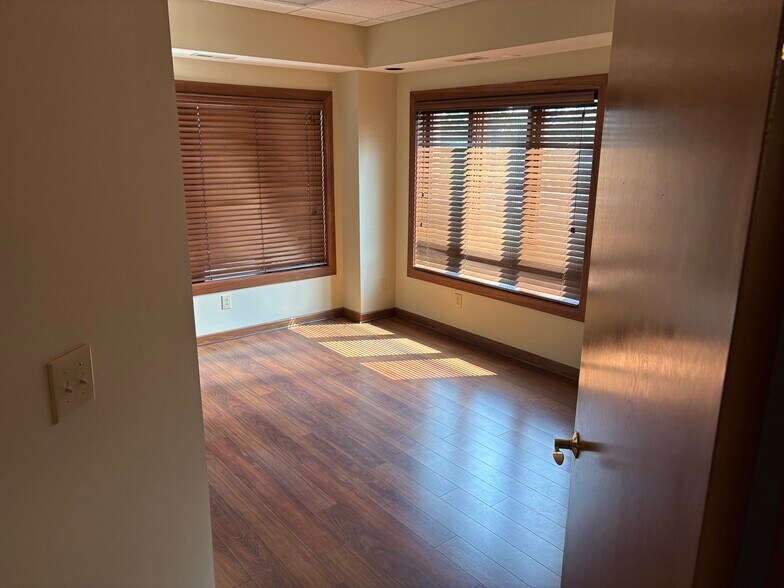 More Photos Of 6728 Loop Rd, Centerville Medical For Sale