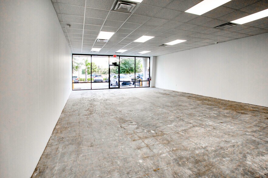 More Photos Of 1904 E Osceola Pky, Kissimmee Storefront Retail Office For Lease