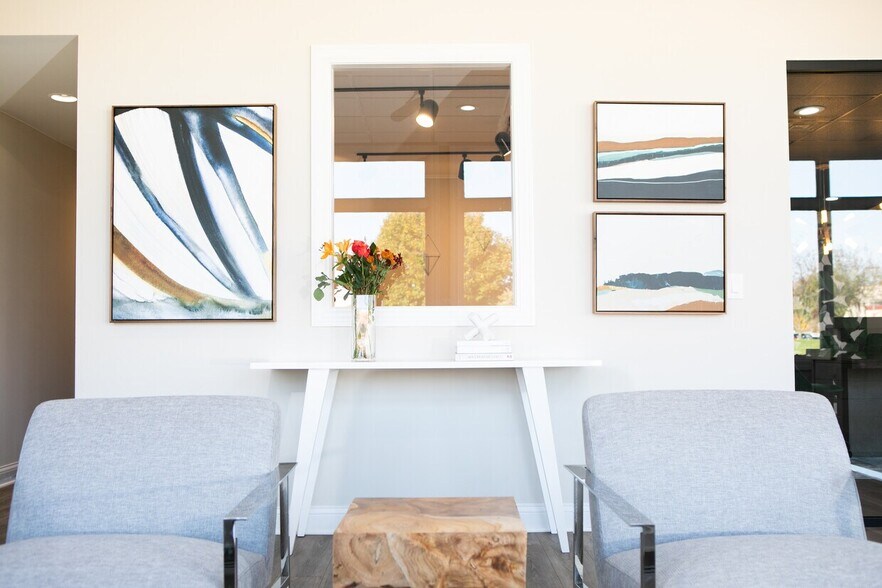 More Photos Of 872 E Auburn Rd, Rochester Hills Freestanding For Lease