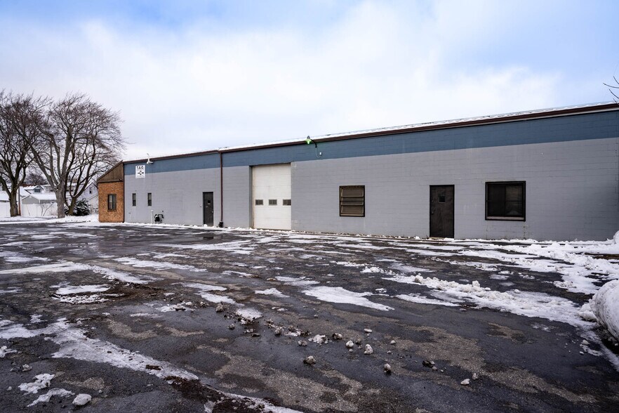 More Photos Of 170 Bennington Dr, Rochester Manufacturing For Lease