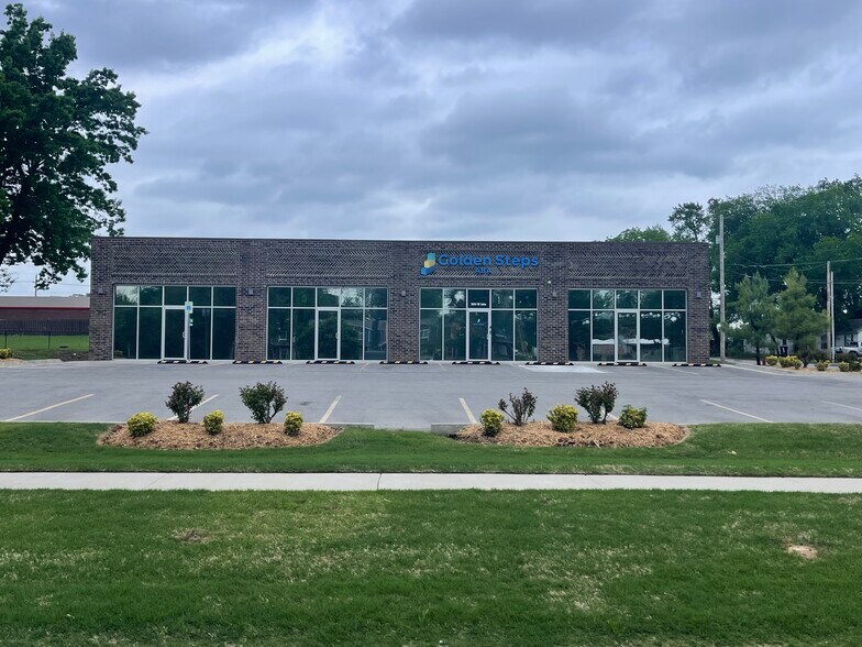 More Photos Of 504 W Iola St, Broken Arrow Office For Sale