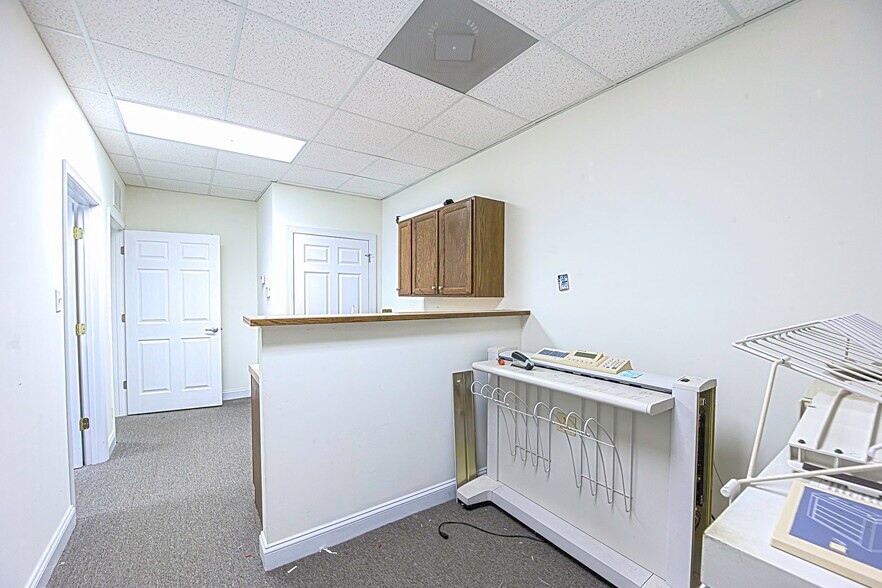 More Photos Of 10310 Memory Ln, Chesterfield Office For Sale