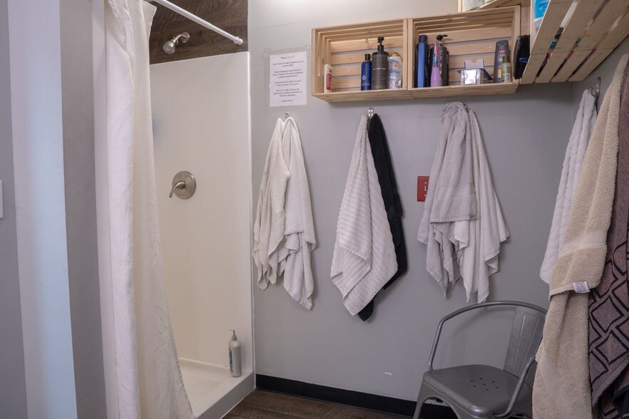 More Photos Of 385-387 Industrial Dr, Mount Juliet Warehouse For Lease