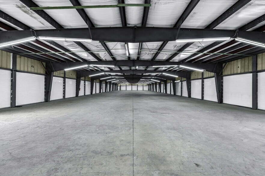 More Photos Of 10410 NW South River Dr, Medley Truck Terminal For Lease