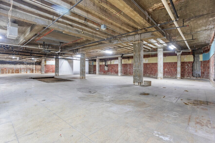 More Photos Of 611 Houston St, Fort Worth Bar For Lease