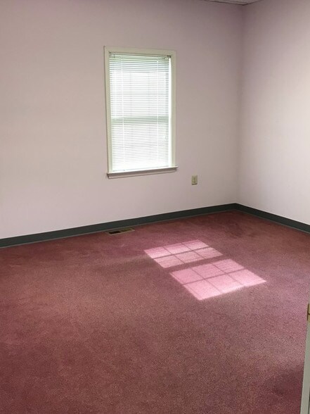 More Photos Of 1501-1509 McDaniel Dr, West Chester Office For Lease