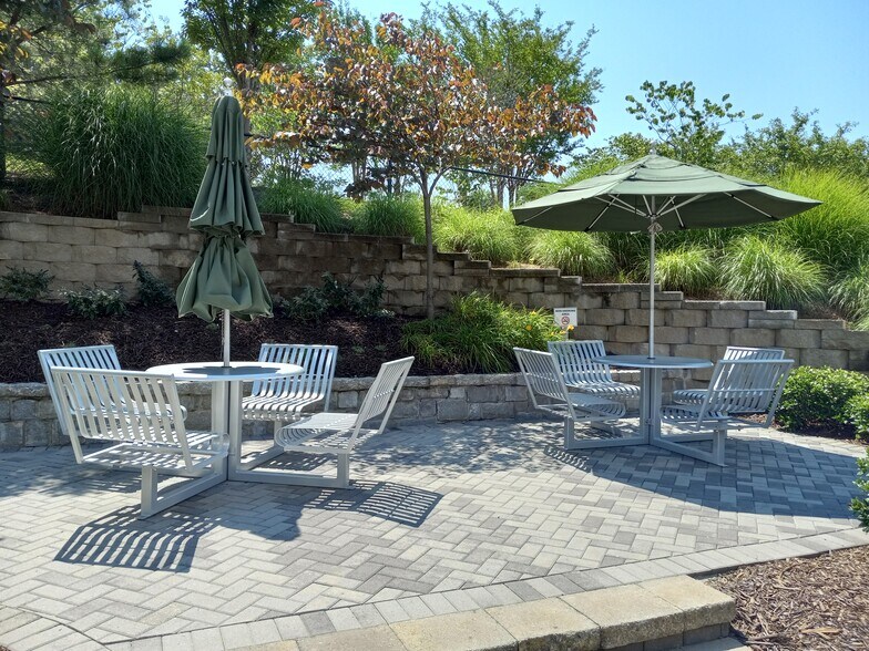 More Photos Of 1960 Satellite Blvd, Duluth Office For Lease