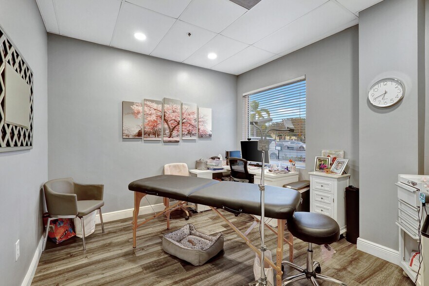 More Photos Of 1200 S Rogers Cir, Boca Raton Warehouse For Lease