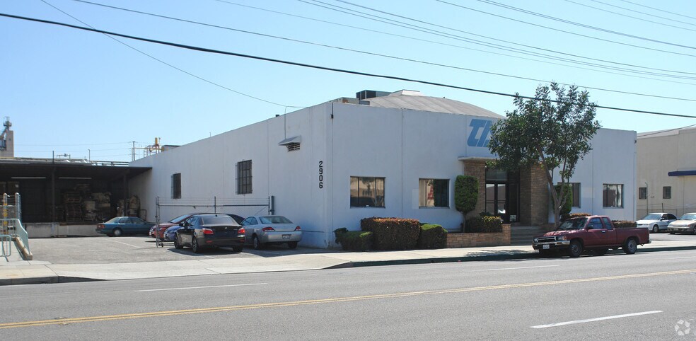 More Photos Of 2906 Leonis Blvd, Los Angeles Warehouse For Lease