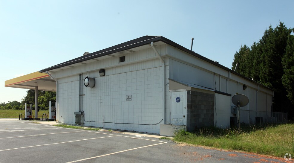 More Photos Of 111 Hidden Valley Dr, Reidsville Service Station For Sale