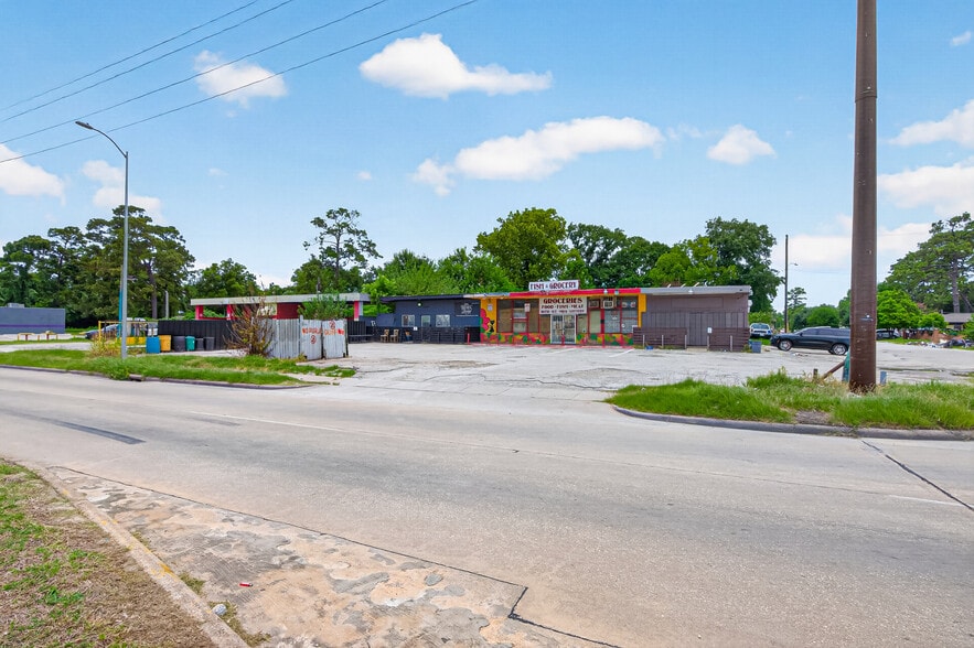 More Photos Of 11311 Homestead Rd, Houston Storefront For Sale